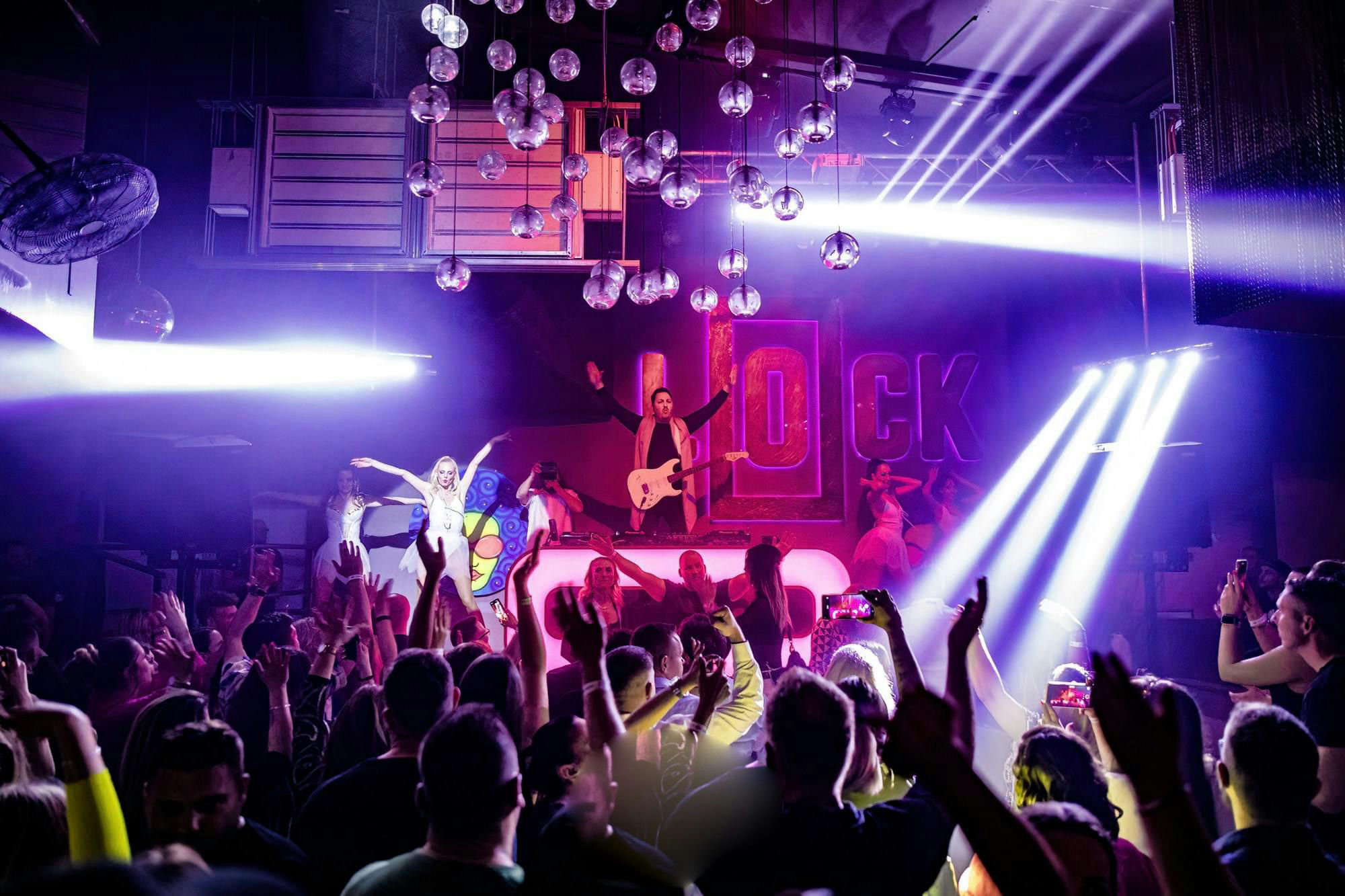 Lock the Club
