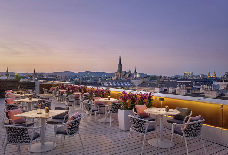 The Ritz-Carlton Atmosphere