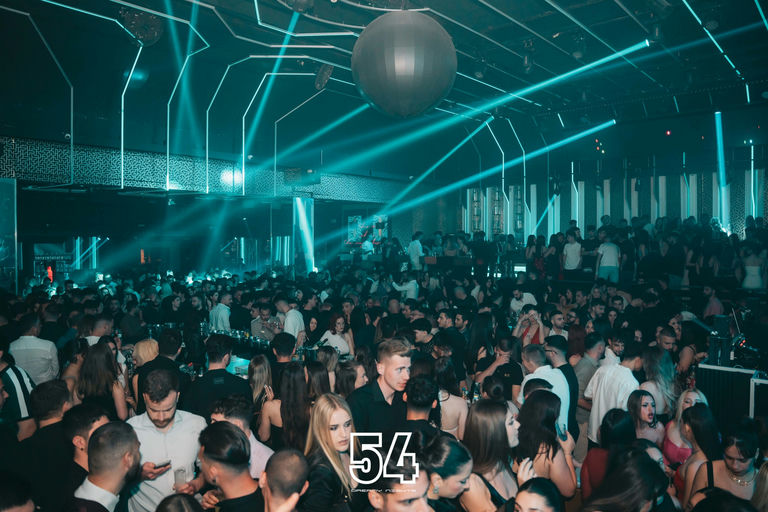 54 Dreamy Nights