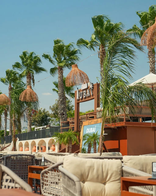 Dubai Beach Lounge