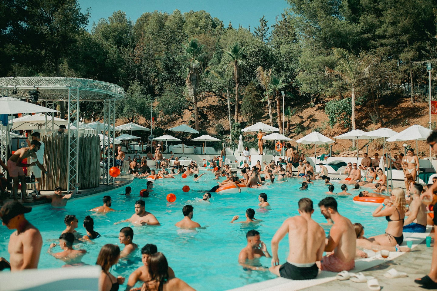 Isla Pool Club