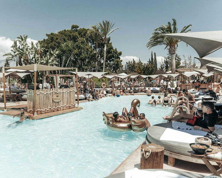 Naô Pool Club