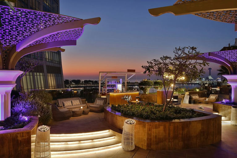 Azura Panoramic Lounge