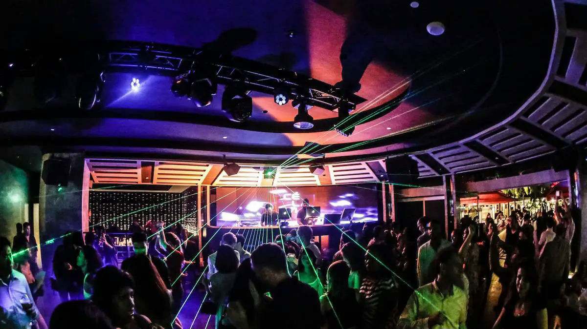 CÉ LA VI Club Lounge