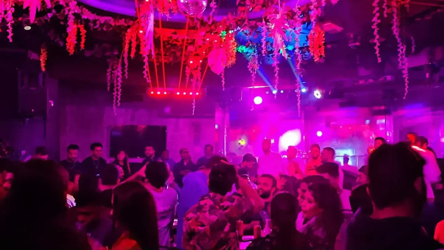 De Club at Corniche Hotel