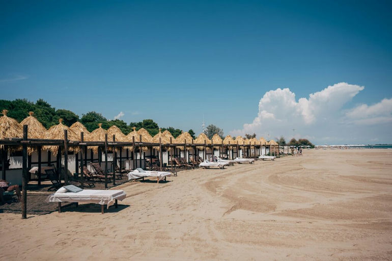 Des Bains 1900 Beach Club