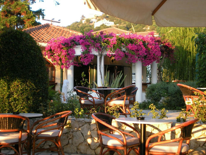 Eden Bar