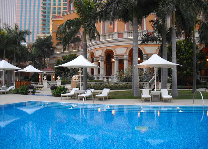 Four Seasons Pool