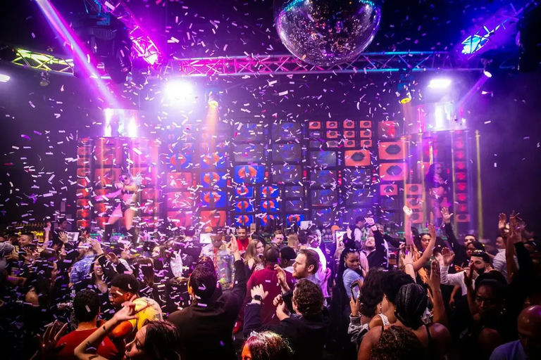Kiss Kiss Nightclub