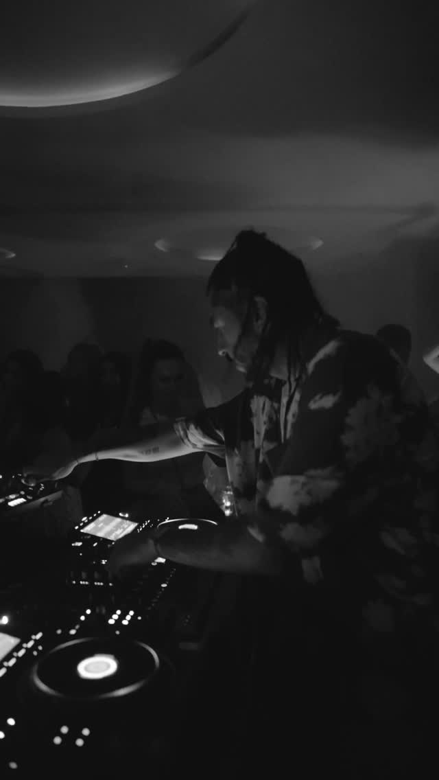 Video 2 from Le Jade