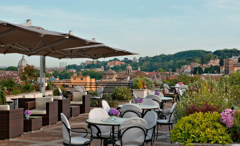 Les Étoiles Rooftop Bar