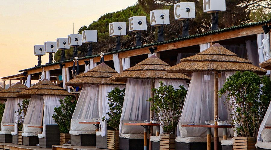 Linda Beach Lounge