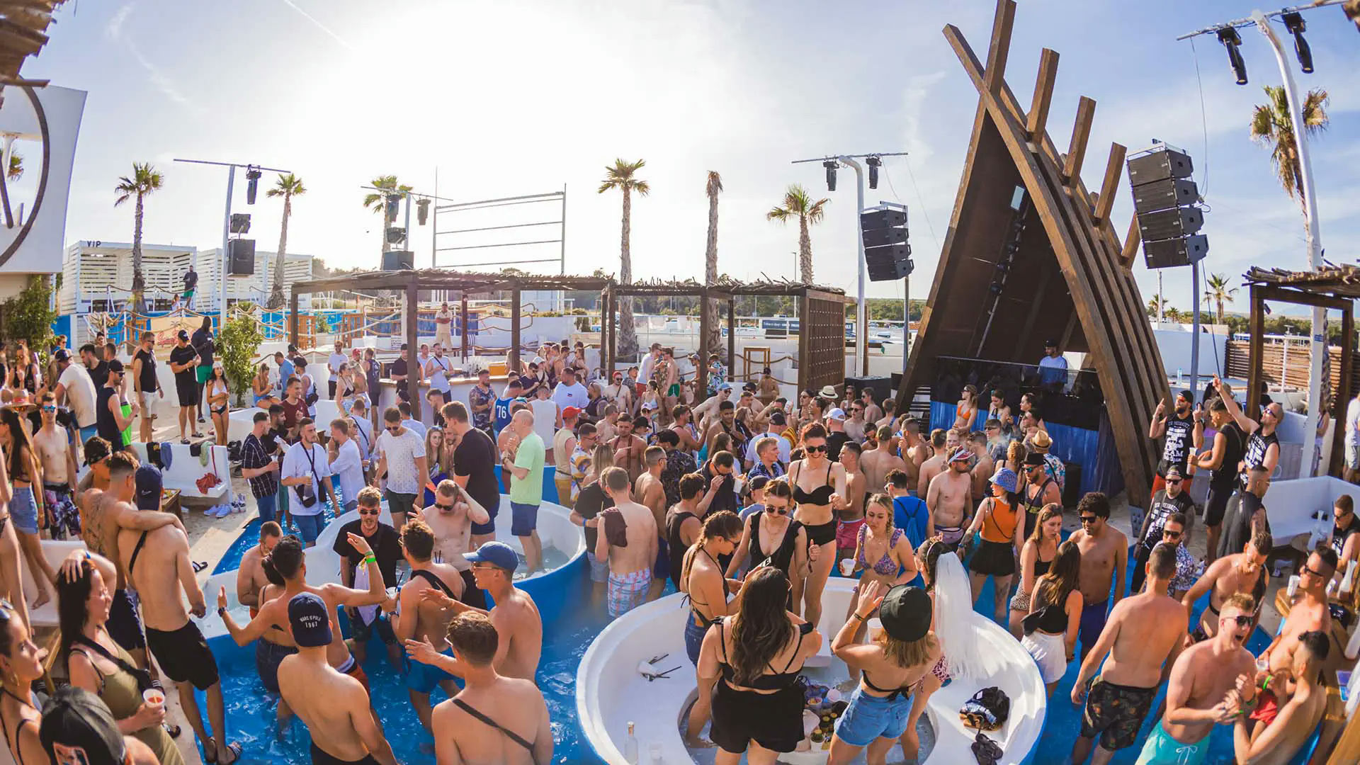Nomad Beach Club Lounge