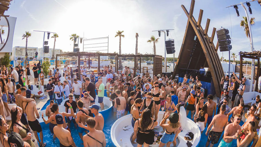 Nomad Beach Club Lounge