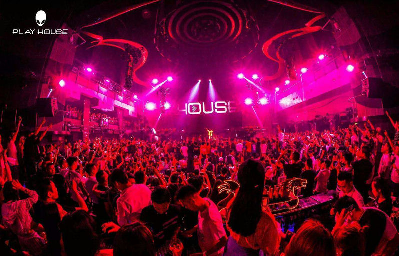 PLAY HOUSE