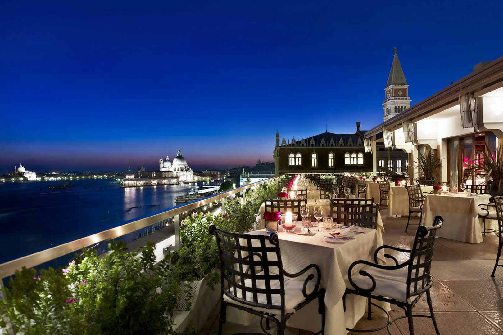Radio Rooftop Bar at ME Mlian