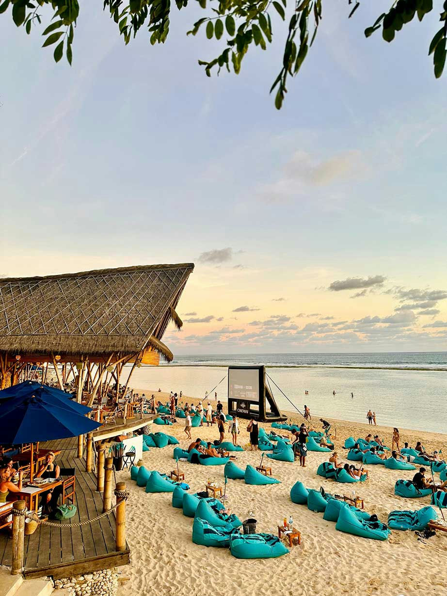 Sundays Beach Club