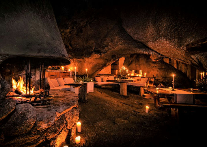 Table De La Grotte