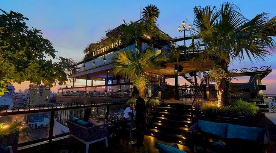 Upper Cloud Sky Bar