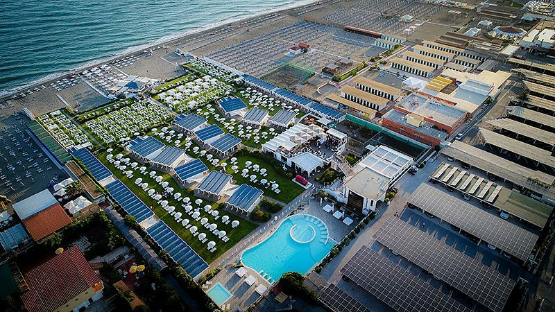 V Lounge Beach Club